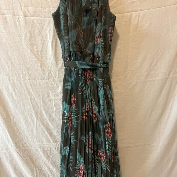 CITY CHIC DRESS - Picture 2 of 4